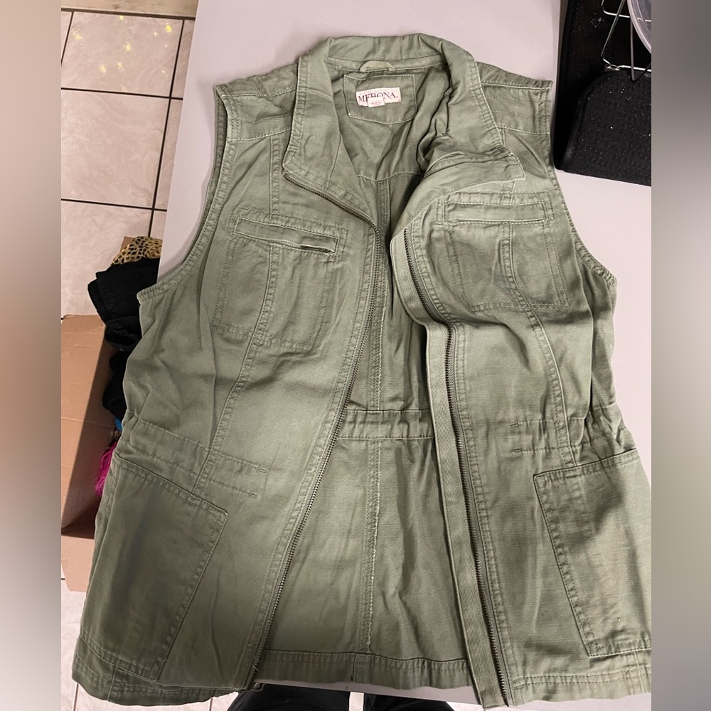 Merona vest size med